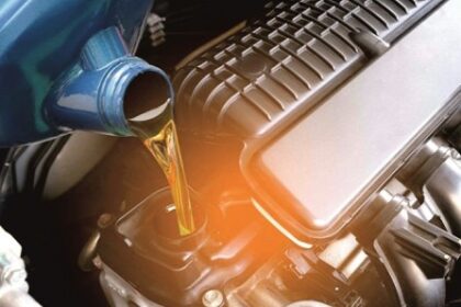 Technician applying automated lubrication to a hydraulic construction machine, ensuring equipment efficiency, safety, and extended service life.