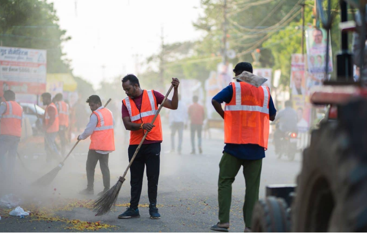 MoRTH achieves 100% target in Swachhata Hi Seva campaign, cleaning over 15,000 sites including highways, toll plazas, and rest areas nationwide.