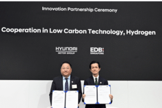 Hyundai Motor Group and Singapore Economic Development Board representatives sign MoU to develop low-carbon and hydrogen technologies at the Hyundai Motor Group Innovation Centre Singapore.