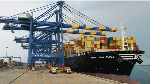 Government considers corporatisation of major Indian ports to improve efficiency and competitiveness as labour union influence declines
