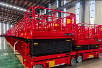 Sinoboom launches oil-free all-electric crawler mini scissor lift 0407ET for indoor and outdoor access applications