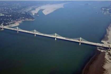Six-lane extradosed bridge over Brahmaputra River connecting Guwahati and North Guwahati