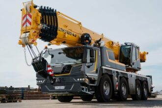 Liebherr debuts the LTM 1090-4.3 mobile crane at CONEXPO 2026, featuring the advanced LICCON3 control system, enhanced lifting performance, improved cabins, and upgraded safety systems.