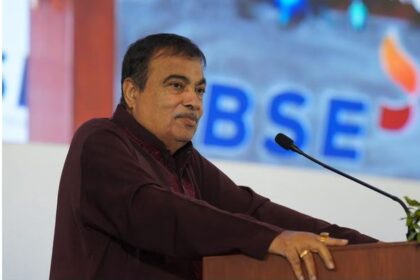 Nitin Gadkari discussing India’s highway funding potential of ₹8 lakh crore and need for faster project execution