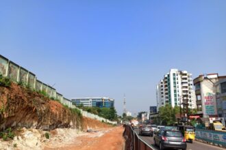 Traffic congestion near Karingachira junction in Tripunithura along the Seaport-Airport Road corridor.