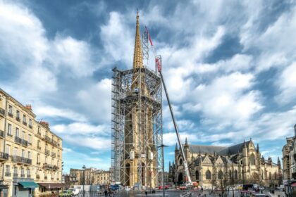 Liebherr LTM 1250-5.1 Crane Dismantles Scaffolding at Historic Basilica Tower in Bordeaux