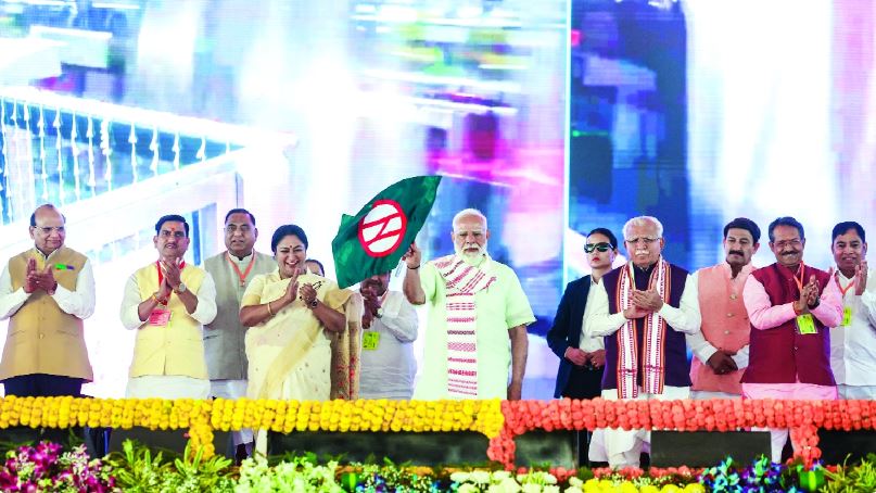 Prime Minister Narendra Modi inaugurating Delhi Metro Pink Line Ring Corridor and Magenta Line extension