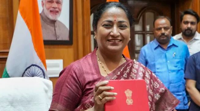 Rekha Gupta presenting Delhi Budget 2026–27 highlighting ₹1.03 lakh crore outlay and focus on green initiatives and infrastructure spending