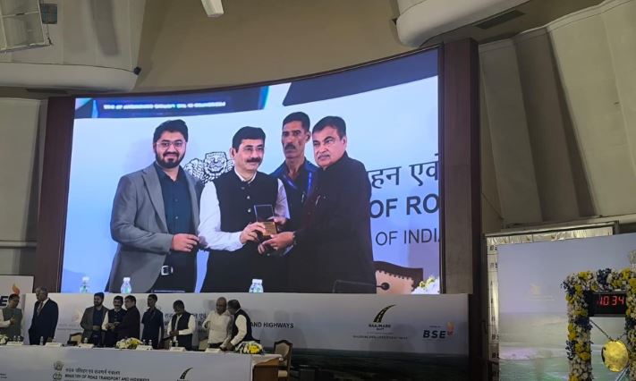Chaitanya Projects Consultancy receiving recognition at NHAI Raajmarg InvIT listing event for highway consultancy work