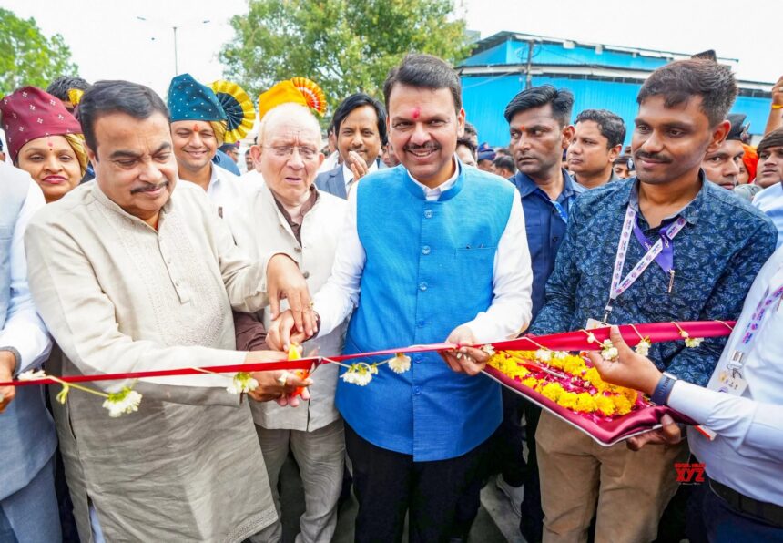 Gadkari, Fadnavis Launch Nine Rail Infrastructure Projects Worth ₹484 Crore Across Maharashtra