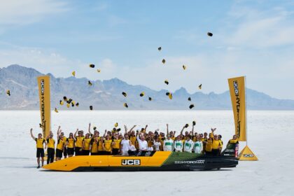 JCB Hydromax Sets 406.320 mph World Land Speed Record with Hydrogen Power